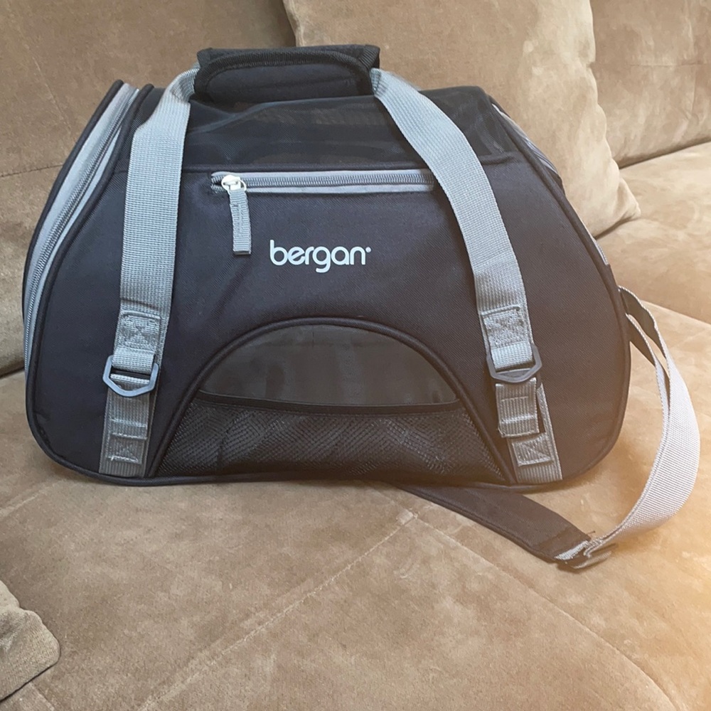 Pet carrier